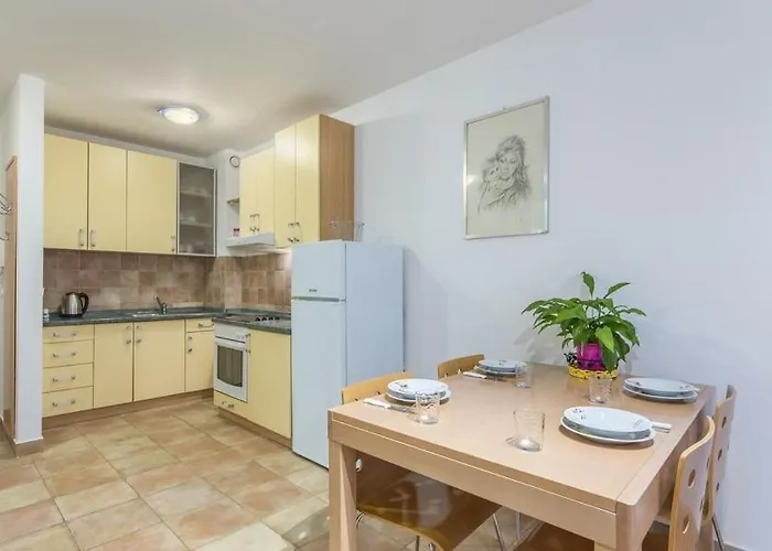 Nadia Gostinjska kuća 3*